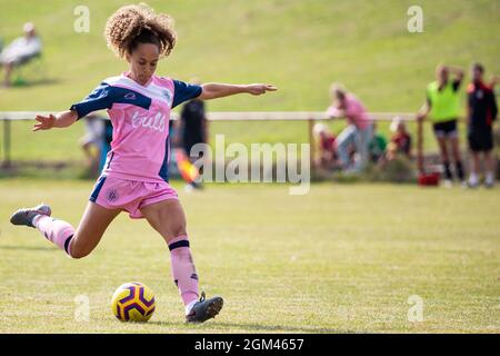 Ella Wales-Bonner of Dulwich Hamlet FC Women in Dulwich Hamlet’s 21/22 pink Away Kit. Stock Photo