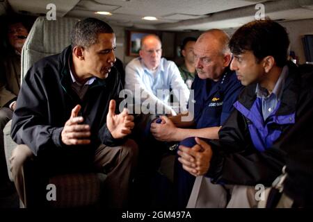 President Barack Obama talks with U.S. Coast Guard Commandant Admiral Thad Allen, who is serving as the National Incident Commander,  and Louisiana Gov. Bobby Jindal, aboard Marine One as they fly along the coastline from Venice to New Orleans, La., May 2, 2010.  Assistant to the President for Homeland Security and Counterterrorism John Brennan is in the background. (Official White House Photo by Pete Souza) This official White House photograph is being made available only for publication by news organizations and/or for personal use printing by the subject(s) of the photograph. The photograph Stock Photo