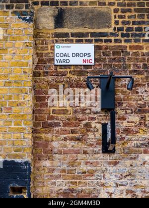 Coal Drops Yard Street Sign - Coal Drops Yard London N1C, part of the Kings Cross Redevelopment Project - London Street Signs. Stock Photo