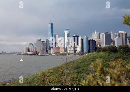 The dramatic thunderstorm sky over the skyscrapers of Manhattan from Governor Island in New York City Stock Photo