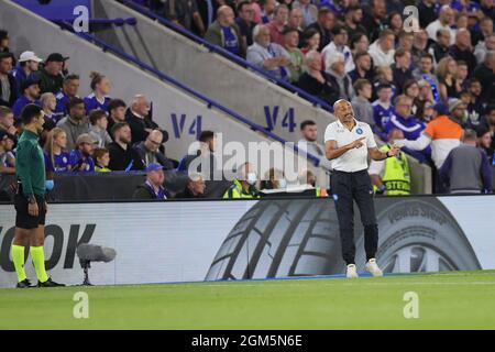 Leicester, UK. 16th September 2021: Luciano Spalletti, Manager of SSC Napoli instructs his players during the UEFA Europa League match between Leicester City and SSC Napoli at the King Power Stadium, Leicester on Thursday 16th September 2021. Credit: MI News & Sport /Alamy Live News Stock Photo