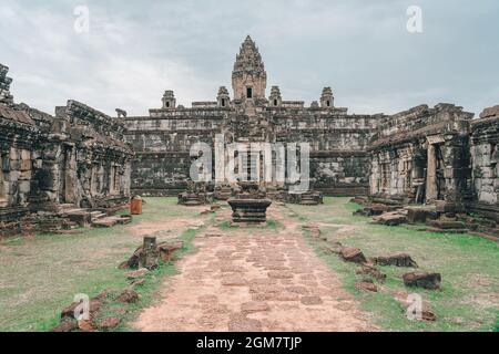 Bakong Prasat temple in Angkor Wat complex, Siem Reap, Cambodia Stock Photo