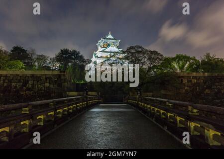 Osaka Castle and Gokurakubashi bridge at dusk in autumn season, Osaka, Japan Stock Photo