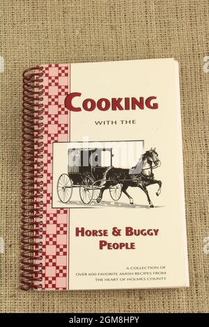 Amish cook book with a collection of over 600 favourite recipes from the heart of Holmes County Stock Photo