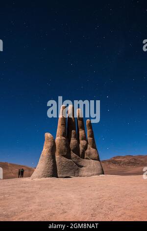 Escultura La Mano del Desierto, desierto de Atacama, Antofagasta, Chile Stock Photo