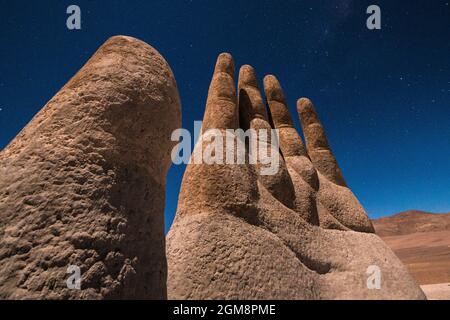 Escultura La Mano del Desierto, desierto de Atacama, Antofagasta, Chile Stock Photo