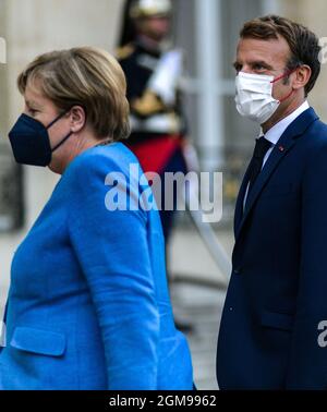 PARIS, FRANCE, 16 SEPTEMBER 2021. France’s President Emmanuel Macron welcomes Germany’s Chancellor Angela Merkel prior to a working dinner at the Elysee Palace. Credit: Amaury Paul / Medialys Images/Sipa USA