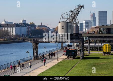 Main river promenade and the restaurant Oosten with the skyline of Frankfurt in the background Stock Photo