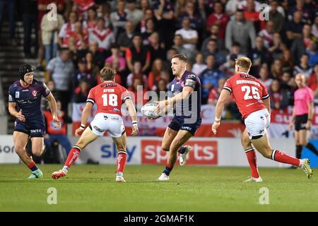 Manchester, UK. 17th Sep, 2021. Matty Lees (10) of St Helens gets the pass away in, on 9/17/2021. (Photo by Richard Long/News Images/Sipa USA) Credit: Sipa USA/Alamy Live News Credit: Sipa USA/Alamy Live News Stock Photo