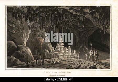Tourists with torches exploring the grotto of Antiparos, Aegean Sea, Greece.. Cave with stalactites and stalagmites. Aquatint drawn and engraved by William Daniell from William Wood’s Zoography, Cadell and Davies, 1807. Stock Photo