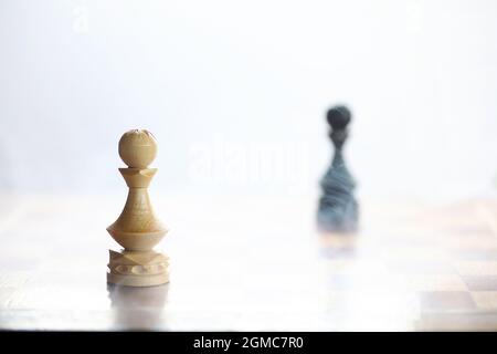 The concept of the chess game at the thoughts of the battlefield Stock Photo