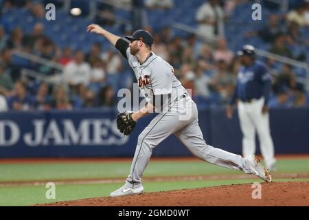 Detroit Tigers starting pitcher Drew Smyly throws against the ...