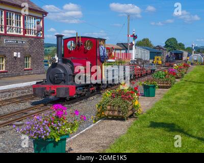 Hunslet 040 ST ' Maid Marian ' at Llanuwchllyn Station with a slate wagon train  on the Bala Lake Railway,Gwynedd, Wales Stock Photo