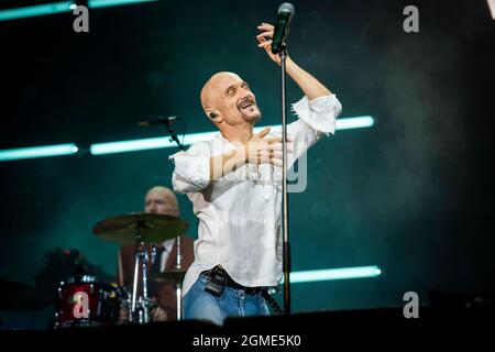 Newport, Isle of Wight, UK, Friday, 17th September 2021 Tim Booth from James performs live at the Isle of Wight festival Seaclose Park. Credit: DavidJensen / Empics Entertainment / Alamy Live News Stock Photo