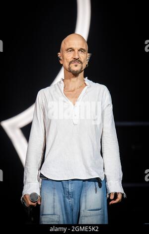 Newport, Isle of Wight, UK, Friday, 17th September 2021 Tim Booth from James performs live at the Isle of Wight festival Seaclose Park. Credit: DavidJensen / Empics Entertainment / Alamy Live News Stock Photo