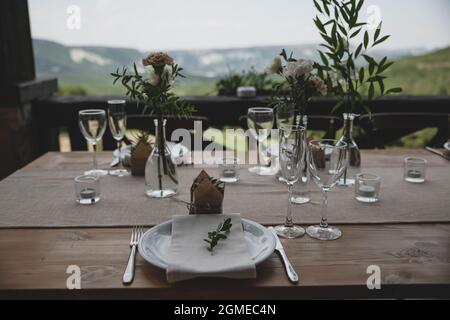 Wedding table setting. Eco wedding plates for the celebration.  Stock Photo