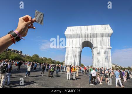 FIRST DAY OF OPENING L'ARC DE TRIOMPHE WRAPPED Stock Photo