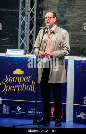 Peter Theiler beim 16. SemperOpernball 2024 in der SemperOper. Dresden