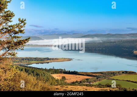 DORNOCH FIRTH SCOTLAND STRUIE HILL LOOKING TOWARDS THE KYLE OF SUTHERLAND AND BONAR BRIDGE IN LATE SUMMER Stock Photo