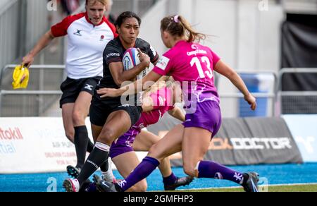 London, UK. 18th Sep, 2021. Sonia Green of Saracens Women drives towards the try line during Saracens Women and Loughborough Lightning at the StoneX Stadium, London, England on 18 September 2021. Photo by Phil Hutchinson. Editorial use only, license required for commercial use. No use in betting, games or a single club/league/player publications. Credit: UK Sports Pics Ltd/Alamy Live News Stock Photo