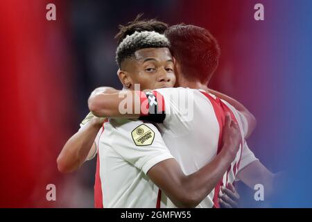 Squawka Live on X: David Neres' goal in the first minute on injury time  crowned Ajax KNVB Cup champions after a 2-1 win against Vitesse. 🏆   / X