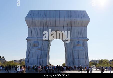 Paris, France-september 14, 2021 : The Triimphal Arch in Paris, one of the world s most recognised monuments swathed in silvery blue fabric as a posth Stock Photo