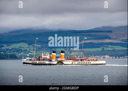 Greenock, Scotland, UK, September 5th 2021, The Waverley paddle steamboat full of tourists travelling from Glasgow to Rothesay Stock Photo