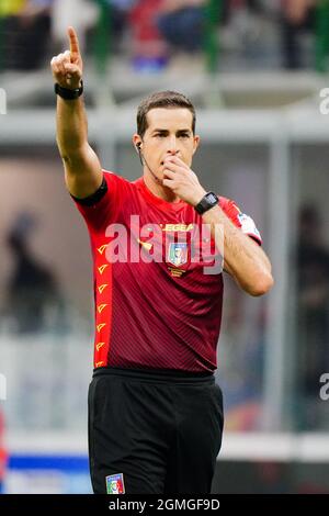 Referee Giovanni Ayroldi during the Italian championship Serie A football match between FC Internazionale Milano and Bologna 1909 Football Club on September 18, 2021 at Giuseppe Meazza stadium in Milan, Italy - Photo Morgese-Rossini / DPPI Stock Photo