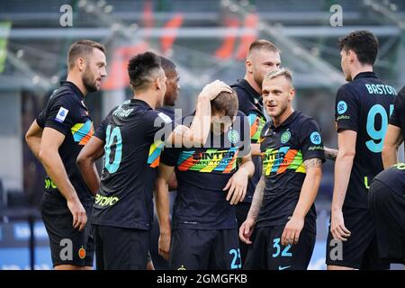 Nicolò Barella celebrates the goal during the Serie A match between FC