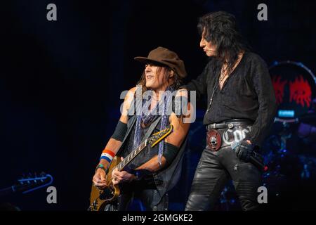September 17, 2021, Atlantic City, New Jersey, USA: After nearly 19 months off stage, Rock and Roll legend ALICE COOPER (right), 73, launches his fall 2021 tour at Ocean Casino Resort in Atlantic City, New Jersey. Guitarist RYAN ROXIE is at left. (Credit Image: © Jim Z. Rider/ZUMA Press Wire) Stock Photo