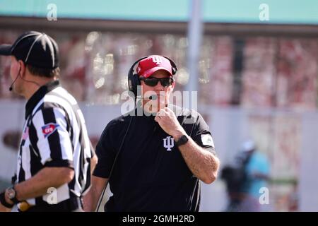 Bloomington, United States. 18th Sep, 2021. Indiana University's coach Tom Allen coaches against University of Cincinnati during an NCAA football game at Memorial Stadium. IU lost to Cincinnati 38-24. Credit: SOPA Images Limited/Alamy Live News Stock Photo