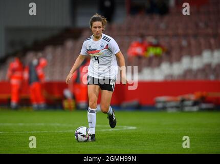 Cottbus, Germany. 18th Sep, 2021. Football, Women: World Cup qualifying Europe women, Germany - Bulgaria, group stage, group H, matchday 1, at Stadion der Freundschaft. Germany's Jana Feldkamp plays the ball. Credit: Robert Michael/dpa-Zentralbild/dpa/Alamy Live News Stock Photo