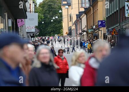 Linköping, Sweden. 19th, September, 2021. The Royal Swedish Cavalry Band with horses from the Association for the Mounted Guard conducts a riding parade through Linköping city on Sunday. The Royal Swedish Cavalry Band is one of three professional military bands in the Swedish Armed Forces. The band traces its ancestry back to the 1500s when King Gustav Vasa raised his first regiment of horse. Today the Royal Swedish Cavalry Band is one of few mounted bands in the world. Credit: Jeppe Gustafsson/Alamy Live News Stock Photo