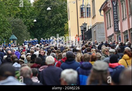 Linköping, Sweden. 19th, September, 2021. The Royal Swedish Cavalry Band with horses from the Association for the Mounted Guard conducts a riding parade through Linköping city on Sunday. The Royal Swedish Cavalry Band is one of three professional military bands in the Swedish Armed Forces. The band traces its ancestry back to the 1500s when King Gustav Vasa raised his first regiment of horse. Today the Royal Swedish Cavalry Band is one of few mounted bands in the world. Credit: Jeppe Gustafsson/Alamy Live News Stock Photo