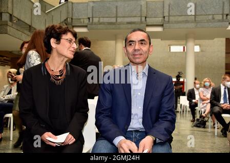 17 September 2021, North Rhine-Westphalia, Cologne: The physicians Ugur Sahin (r) and Özlem Türeci. Cologne honors the Biontech founders in the city hall. The two researchers sign the city's Golden Book and the University of Cologne awards them an honorary doctorate. Photo: Horst Galuschka/dpa Stock Photo