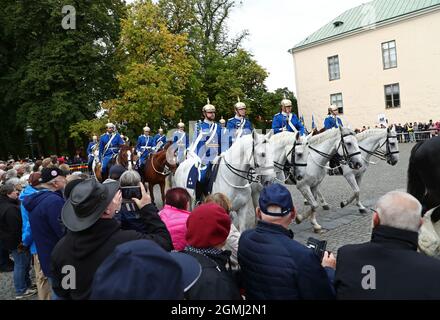 Linköping, Sweden. 19th, September, 2021. The Royal Swedish Cavalry Band with horses from the Association for the Mounted Guard conducts a riding parade through Linköping city on Sunday. The Royal Swedish Cavalry Band is one of three professional military bands in the Swedish Armed Forces. The band traces its ancestry back to the 1500s when King Gustav Vasa raised his first regiment of horse. Today the Royal Swedish Cavalry Band is one of few mounted bands in the world. Credit: Jeppe Gustafsson/Alamy Live News Stock Photo