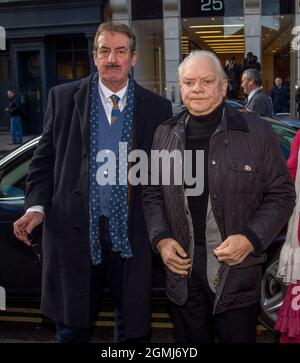 Pic shows: Sir David Jason arrives with John Challis and Sue Holderness - who play Boycie and Marlene in the show  Funeral of Roger Lloyd-Pack - 'Trig Stock Photo