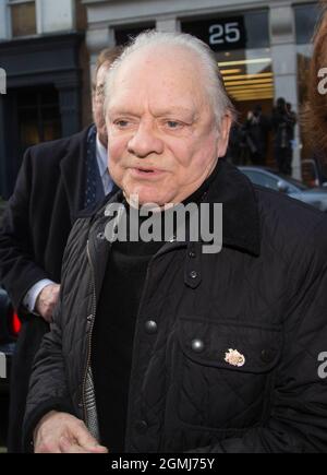 Pic shows: Sir David Jason arrives with John Challis and Sue Holderness - who play Boycie and Marlene in the show  Funeral of Roger Lloyd-Pack - 'Trig Stock Photo