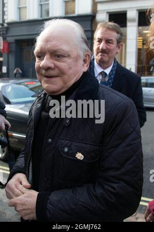 Pic shows: Sir David Jason arrives with John Challis and Sue Holderness - who play Boycie and Marlene in the show  Funeral of Roger Lloyd-Pack - 'Trig Stock Photo