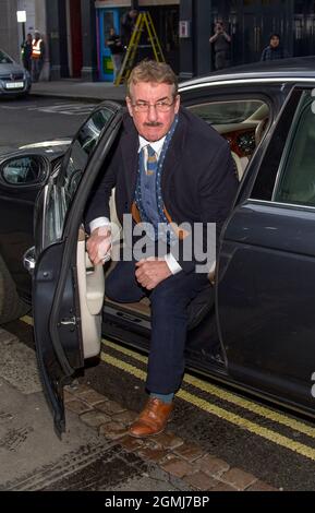 Pic shows: Sir David Jason arrives with John Challis and Sue Holderness - who play Boycie and Marlene in the show  Funeral of Roger Lloyd-Pack - 'Trig Stock Photo