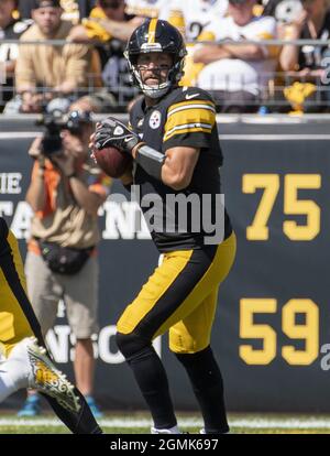 Pittsbugh, United States. 19th Sep, 2021. Pittsburgh Steelers quarterback Ben Roethlisberger (7) throws in the first quarter against the Las Vegas Raiders at Heinz Field on Sunday, September 19, 2021. Photo by Archie Carpenter/UPI Credit: UPI/Alamy Live News Stock Photo