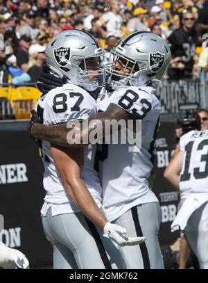 Las Vegas Raiders tight end Foster Moreau (87) warms up before an