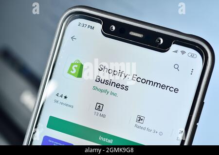 Shopify ecommerce business platform, Shopify application on smartphone, online e-commerce website making software, digital business growing platform S Stock Photo