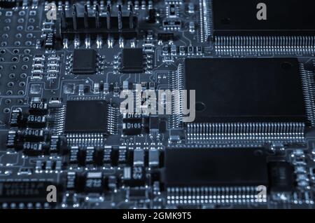 electronic circuit board with passive and active circuit components and ...