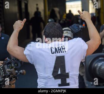 Pittsbugh, United States. 19th Sep, 2021. Las Vegas Raiders quarterback  Derek Carr (4) warms up before the start of the game against the Pittsburgh  Steelers at Heinz Field on Sunday, September 19