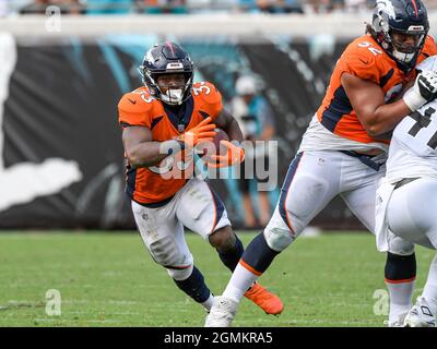 DENVER, CO - NOVEMBER 14: Denver Broncos running back Javonte Williams (33)  rushes during a game between the Denver Broncos and the Philadelphia Eagles  at Empower Field at Mile High on November