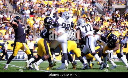 September 19th, 2021: T.J. Watt #90 during the Pittsburgh Steelers vs Las  Vegas Raiders game at Heinz Field in Pittsburgh, PA. Jason Pohuski/CSM  Stock Photo - Alamy