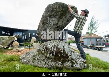 London, UK.  20 September 2021. Adrian Gray Stonebalancing at the RHS Chelsea Flower Show. Cancelled due to Covid-19 concerns last year, this is the first time that the show has been held in September (usually May).  The show runs to 26 September at the Royal Hospital Chelsea.  Credit: Stephen Chung / Alamy Live News Stock Photo