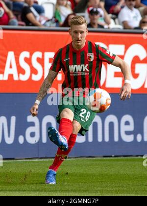 Andre HAHN (# 28, A). Soccer, FC Augsburg - Borussia Mvšnchengladbach 1: 0, Soccer Bundesliga, 5th matchday, season 2021-2022, on September 18, 2021 in Augsburg, WWKARENA, Germany. DFL regulations prohibit any use of photographs as image sequences and / or quasi-video. ¬ Stock Photo
