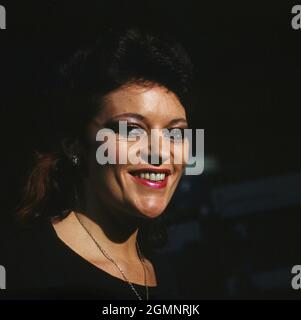 Dana Gillespie, englische Schauspielerin und Sängerin, Auftritt in Bioleks Talentshow: Show Bühne, 1984. Dana Gillespie, English actress and singer, appearance on Biolek's talent show: Show Buehne, 1984. Stock Photo